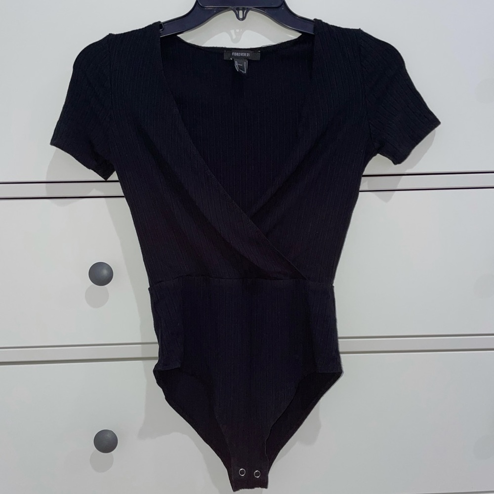 SHORT SLEEVE BLACK BODYSUIT